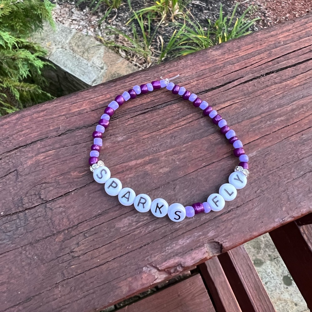 TAYLOR SWIFT | “Sparks Fly” Inspired Friendship Bracelet